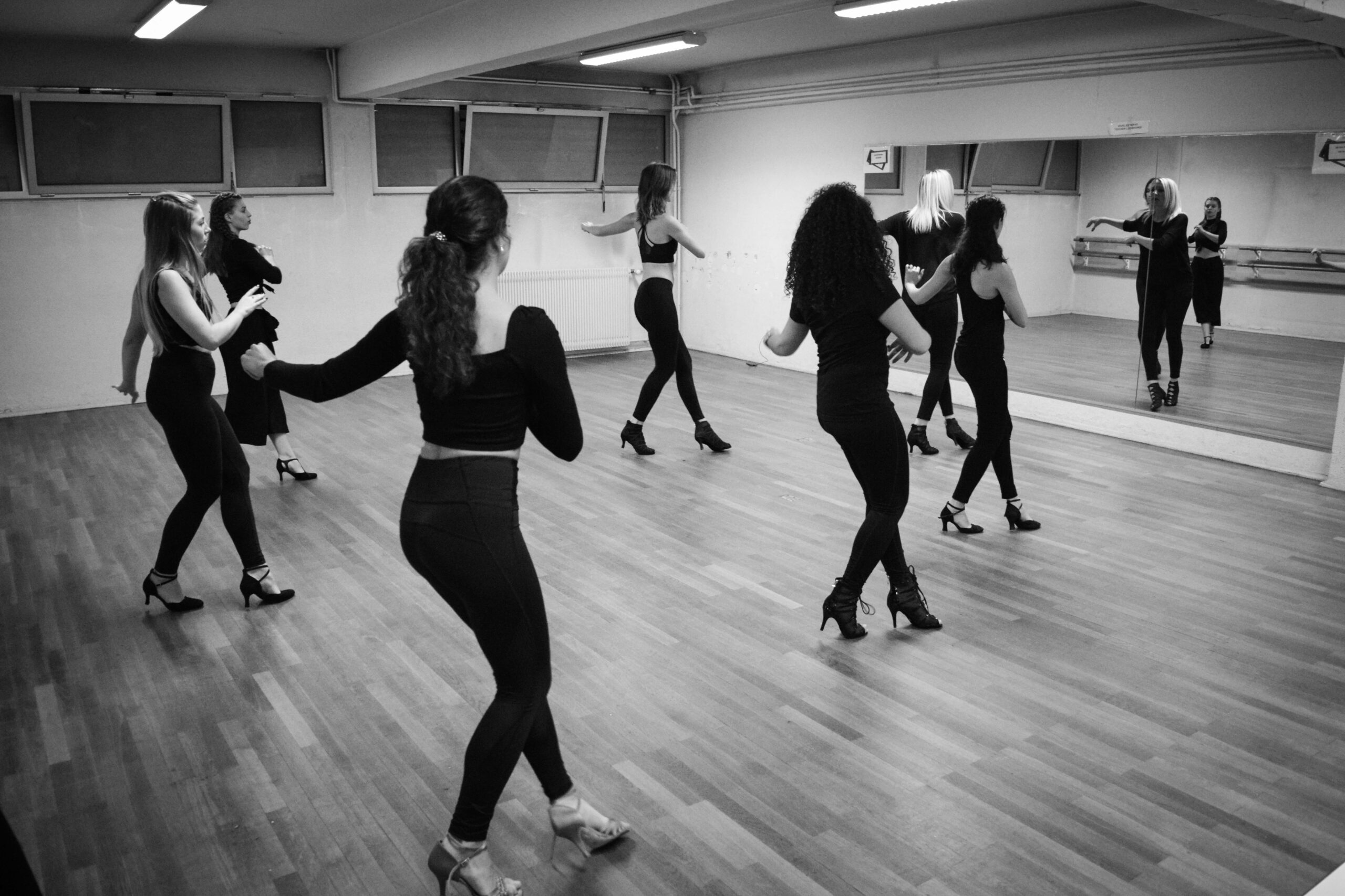 Cours de danse contemporaine Est lyonnais Cours de danse contemporaine Est lyonnais